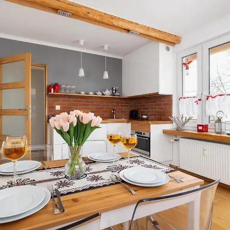 Comfortable Chramcowki In The Centre Of By Renters Apartment