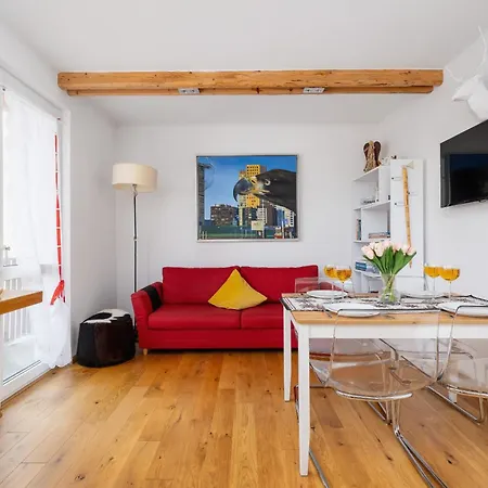 Comfortable Chramcowki In The Centre Of By Renters